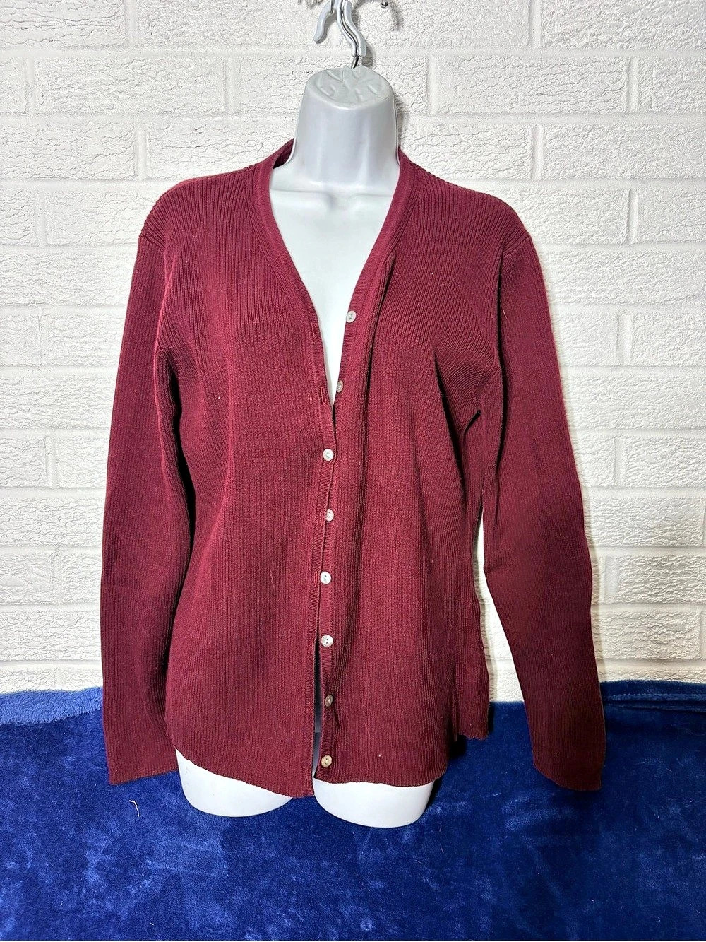 Casual Corner Ribbed Button-Front Cardigan in Burgundy Size Large Like New